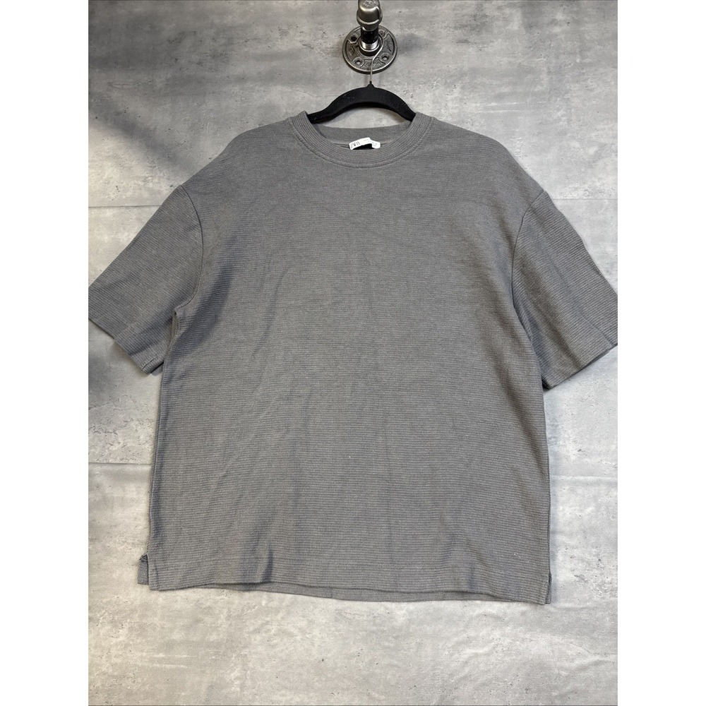 Zara Men's gray textured crewneck Shirt Small